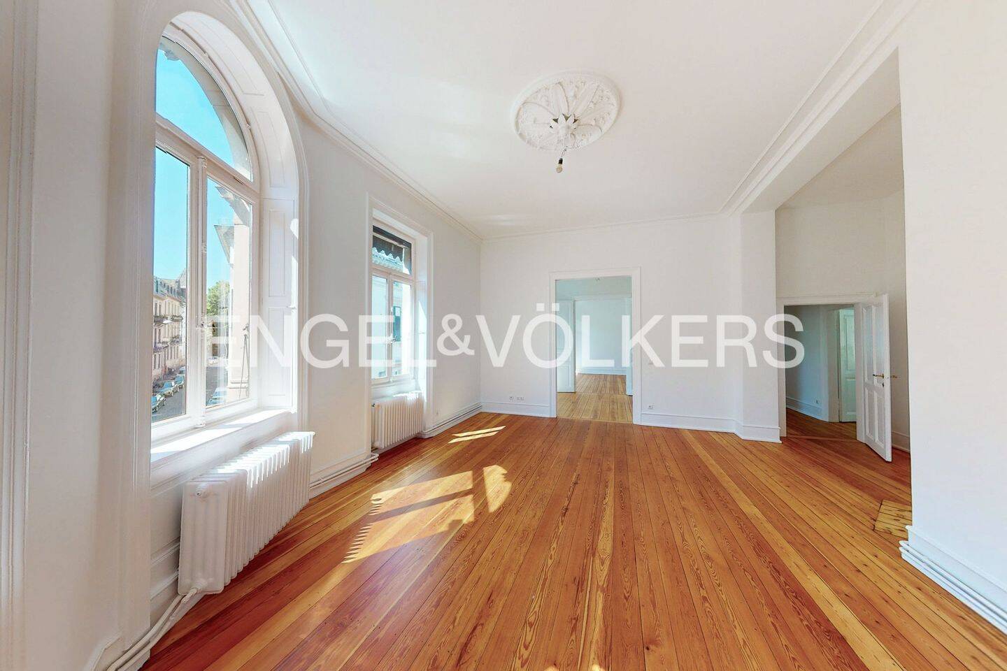 Stilvoll sanierter Altbau zwischen Kurpark und Nerotal