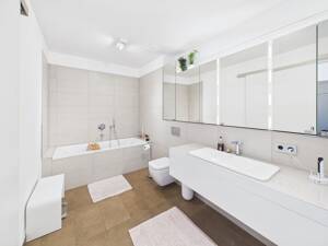 Exklusive 4-Zimmer-Wohnung mit unverbaubarem Rheinblick, zwei Balkonen und Stellplatz in Bestlage – 55118 Mainz – Vorschaubild 8