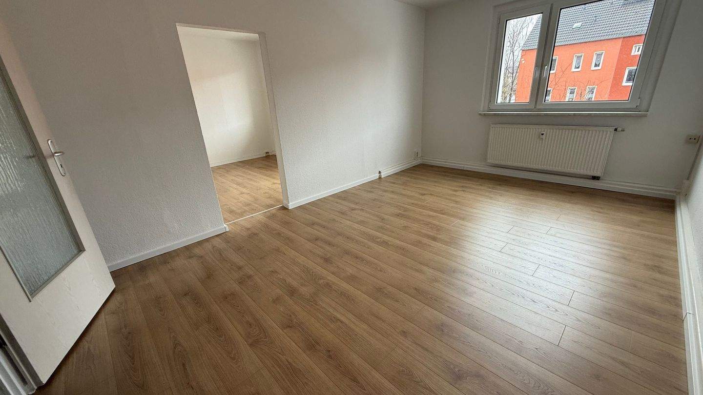 2. OG / Südbalkon / Laminat / Bad mit Fenster / ...in Reichenbrand ! – Chemnitz – Vorschaubild 5