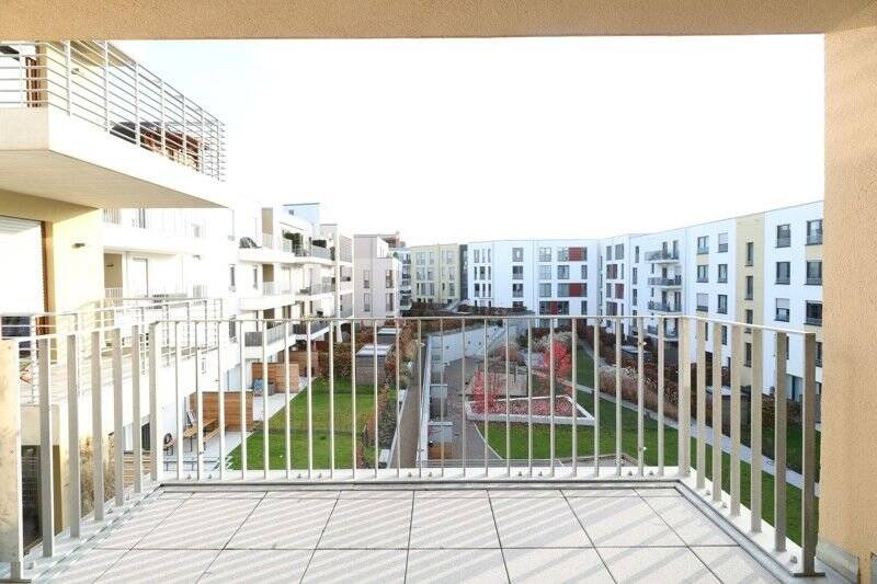 Überdurchschnittlich attraktive 3-Zi.Wohnung auf 2 Ebenen mit Balkon und Dachterrasse!