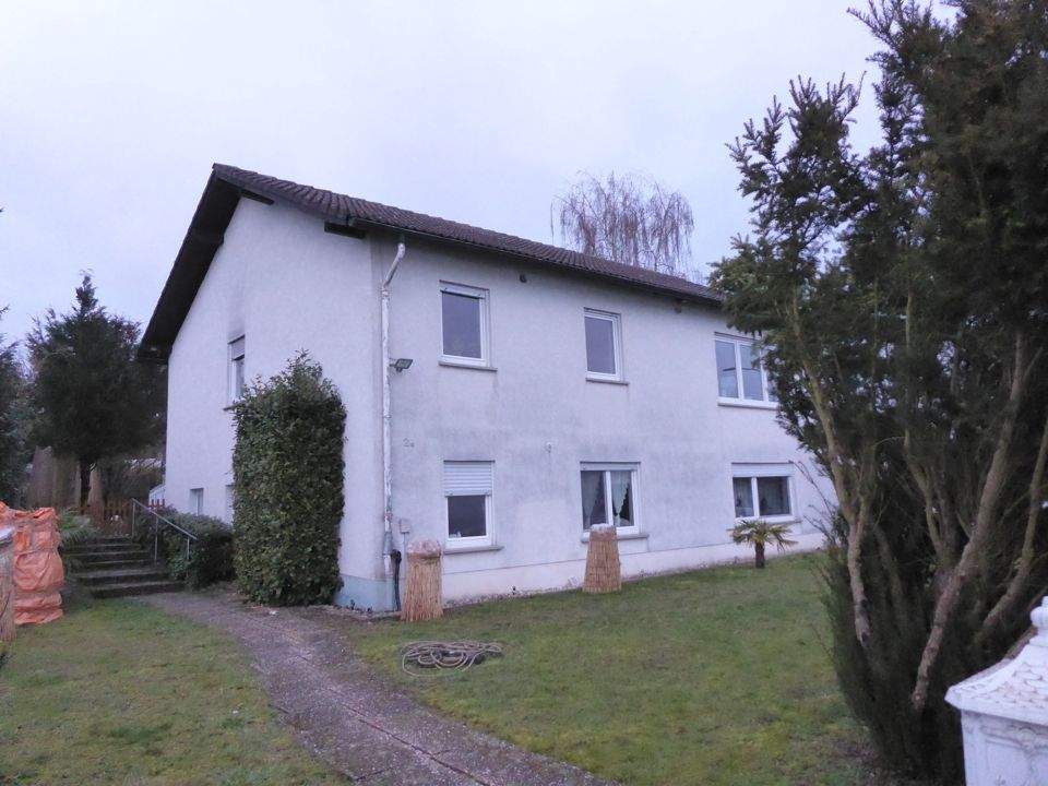 Großzügiges Einfamilienhaus mit Einliegerwohnung und weitläufigem Garten in Nieder-Mockstadt! – Florstadt – Bild 1 von 5