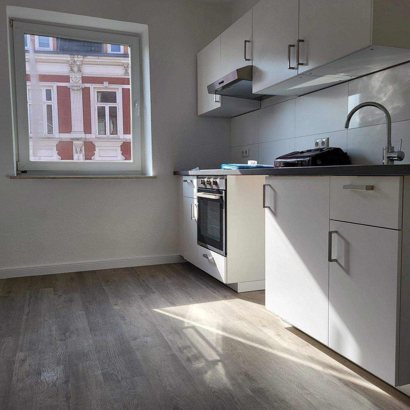 2,5 - Zimmer-Wohnung Knooper Weg ** Laminat/EBK/Duschbad – Kiel – Vorschaubild 2