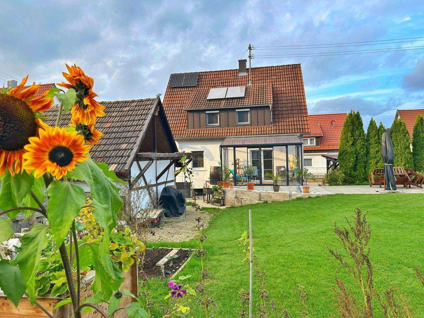 Ein Haus mit Seele - liebevoll saniert, offen gestaltet, mit viel Charme und großem Wohlfühlfaktor – Aalen – Bild 1 von 9