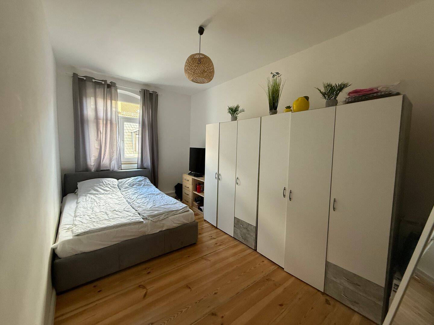 Ab 01.08.: Sanierte 3-Zimmer-Altbauwohnung mit Tageslichtbad, nur einen Steinwurf vom Bahnhof entfernt! – Fürth – Vorschaubild 2