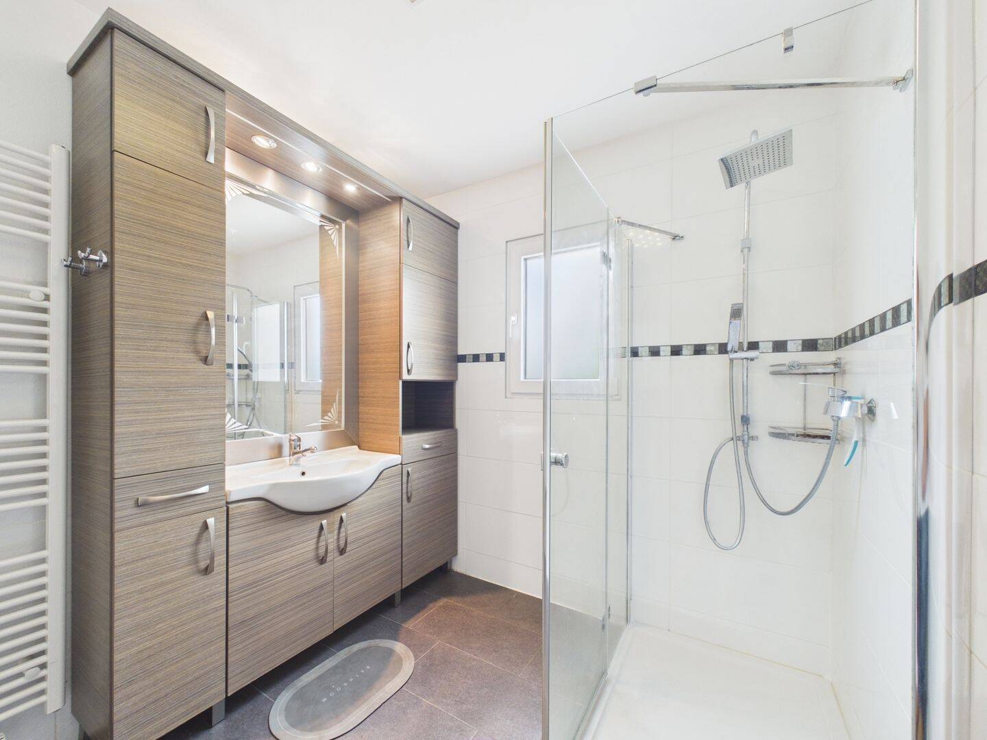 Wohnen ohne Kompromisse! 310 qm Wohnfläche, 10 Zimmer, Garten, Garage, Vollkeller und PV in Destedt! – Cremlingen – Vorschaubild 6