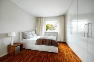 Ein Zuhause über den Dächern des Grüns - Wohnung mit Süd-Loggia und Kaminofen – 22587 Hamburg – Vorschaubild 7