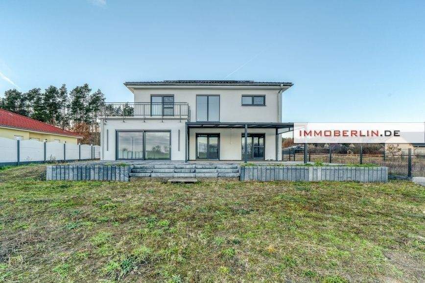 IMMOBERLIN.DE - Toplage für den Weitblick! Exquisites Energieeffizienzhaus in neuwertigem Zustand – Trebbin – Bild 1 von 9