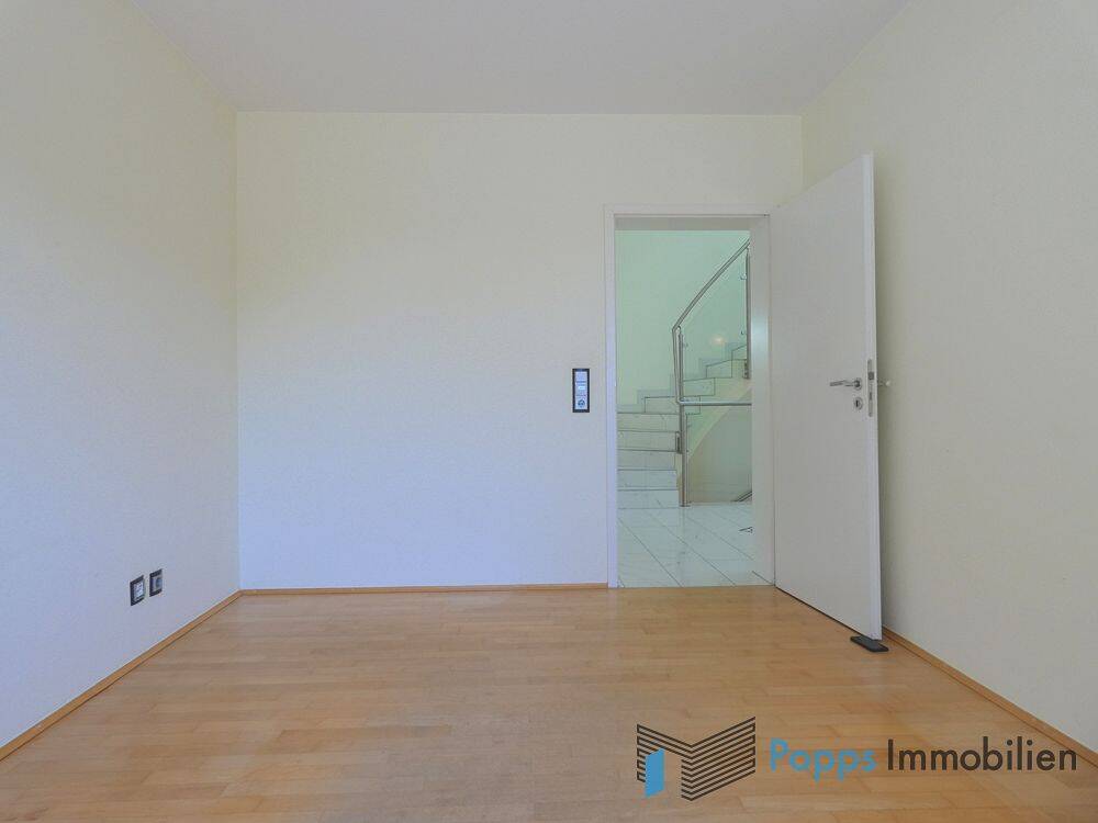 Wunderschönes Einfamilienhaus mit großer Wohnfläche und tollem Weitblick in Bad Soden – Bad Soden – Vorschaubild 8