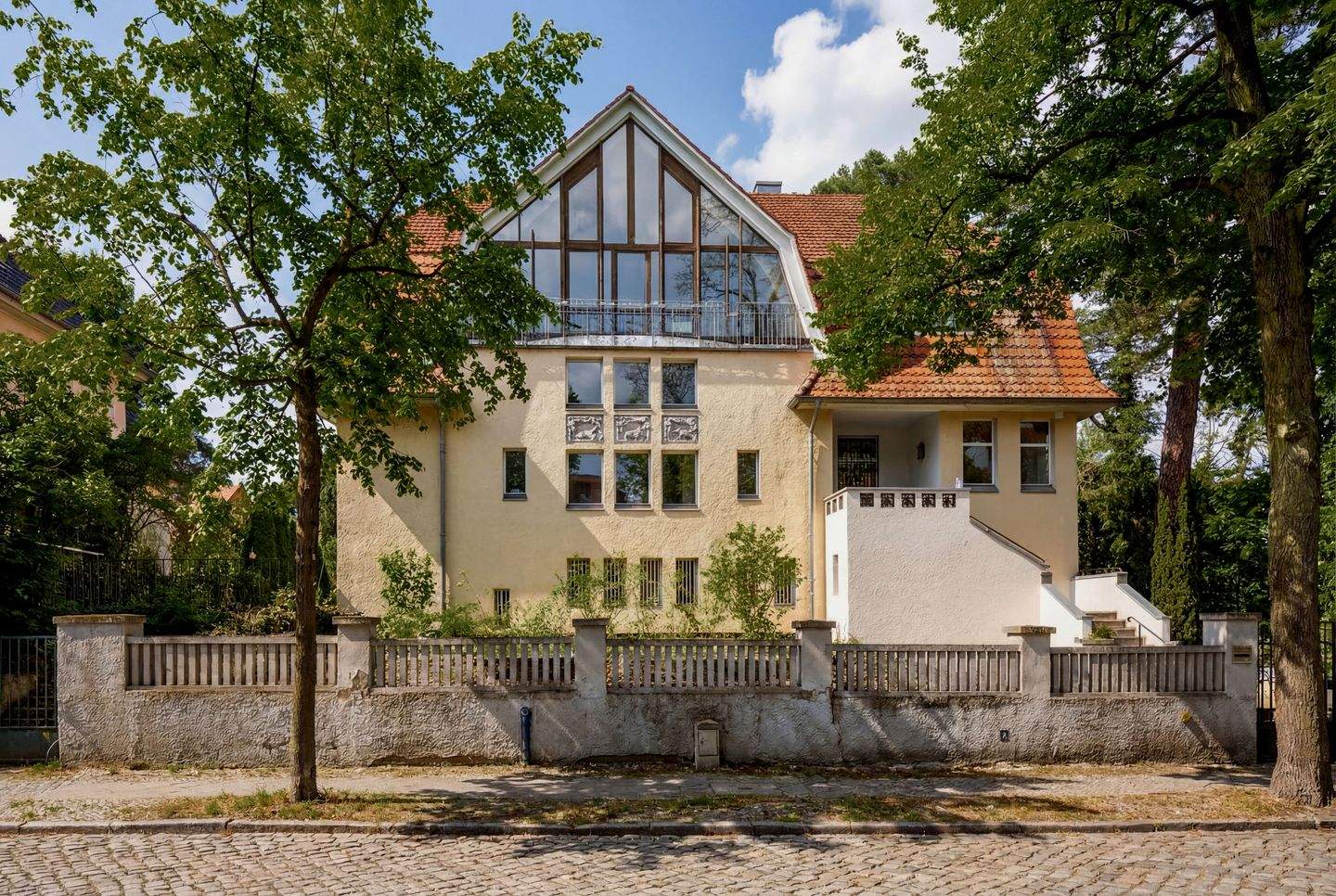 Charaktervolle Altbauvilla mit spektakulärem Dachgeschoss - nahe Mexikoplatz & Schlachtensee!