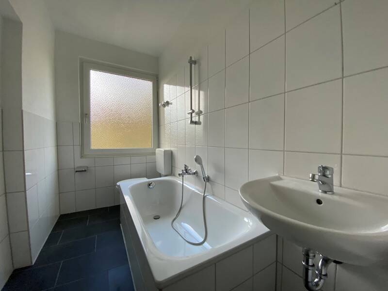 Zentral, preiswert, renoviert & sofort bezugsfertig! Gut geschnittene 2,5 Zimmer-Wohnung – Essen – Vorschaubild 4