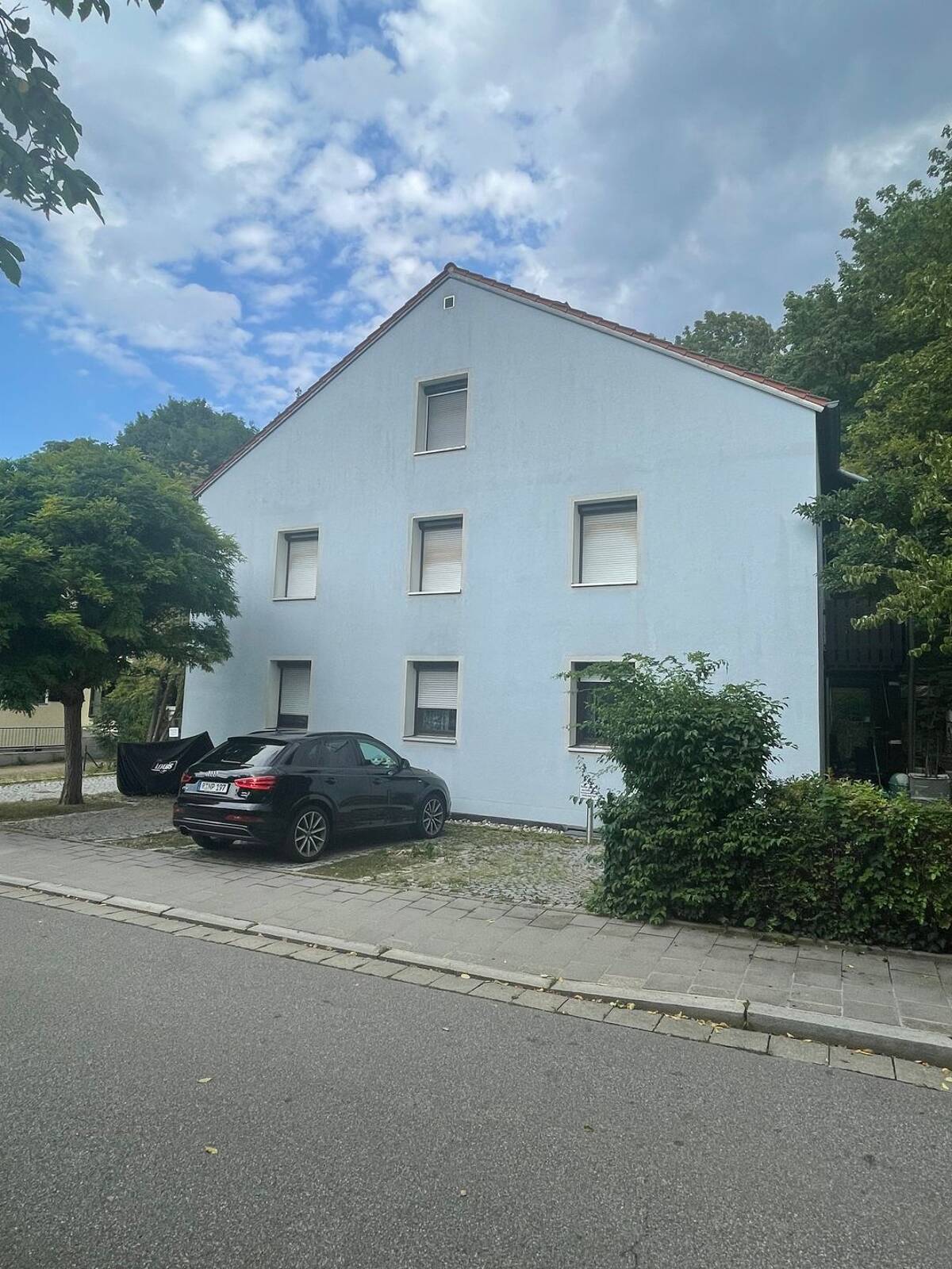 Wohn- und Geschäftshaus am beliebten Königswiesen Park von Regensburg – 93051 Regensburg – Bild 1 von 8