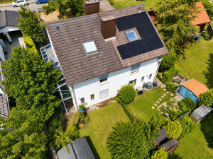 Familienglück im Grünen! Charmante Doppelhaushälfte in Forstenried mit Schwimmbad!