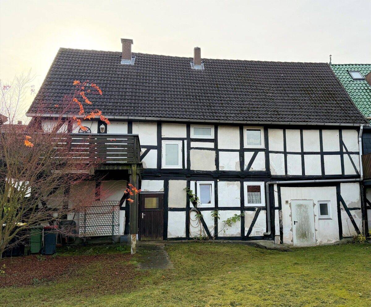 !PROVISIONSFREI! Einfamilienhaus in Staufenberg-Landwehrhagen (6 Zi) - wohnlich & gepflegt in der Dorfmitte ++ Balkon, Garten, Garage, Kaminanschluss, – Staufenberg – Vorschaubild 3
