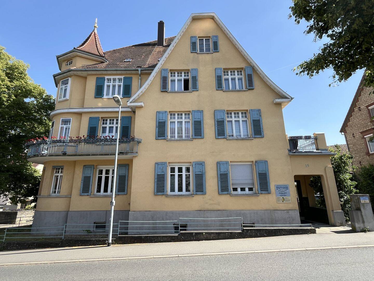 Alt-ehrwürdiges Mehrfamilienhaus in Bad Mergentheim – Bad Mergentheim – Bild 1 von 9