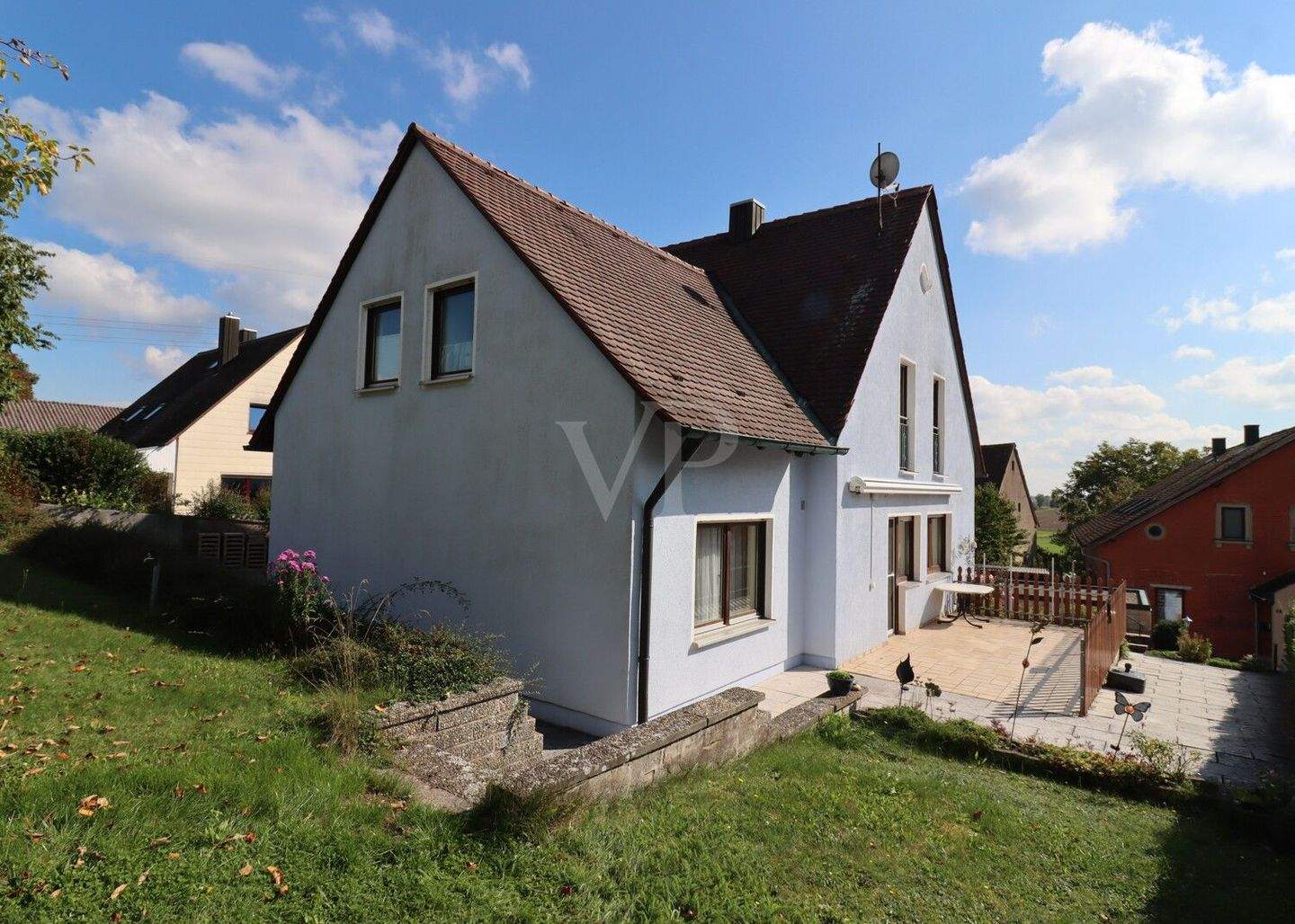 Wohnen auf dem Land - Großzügiges Zweifamilienhaus mit 2 Garagen und gepflegtem Garten – Lehrberg – Vorschaubild 6