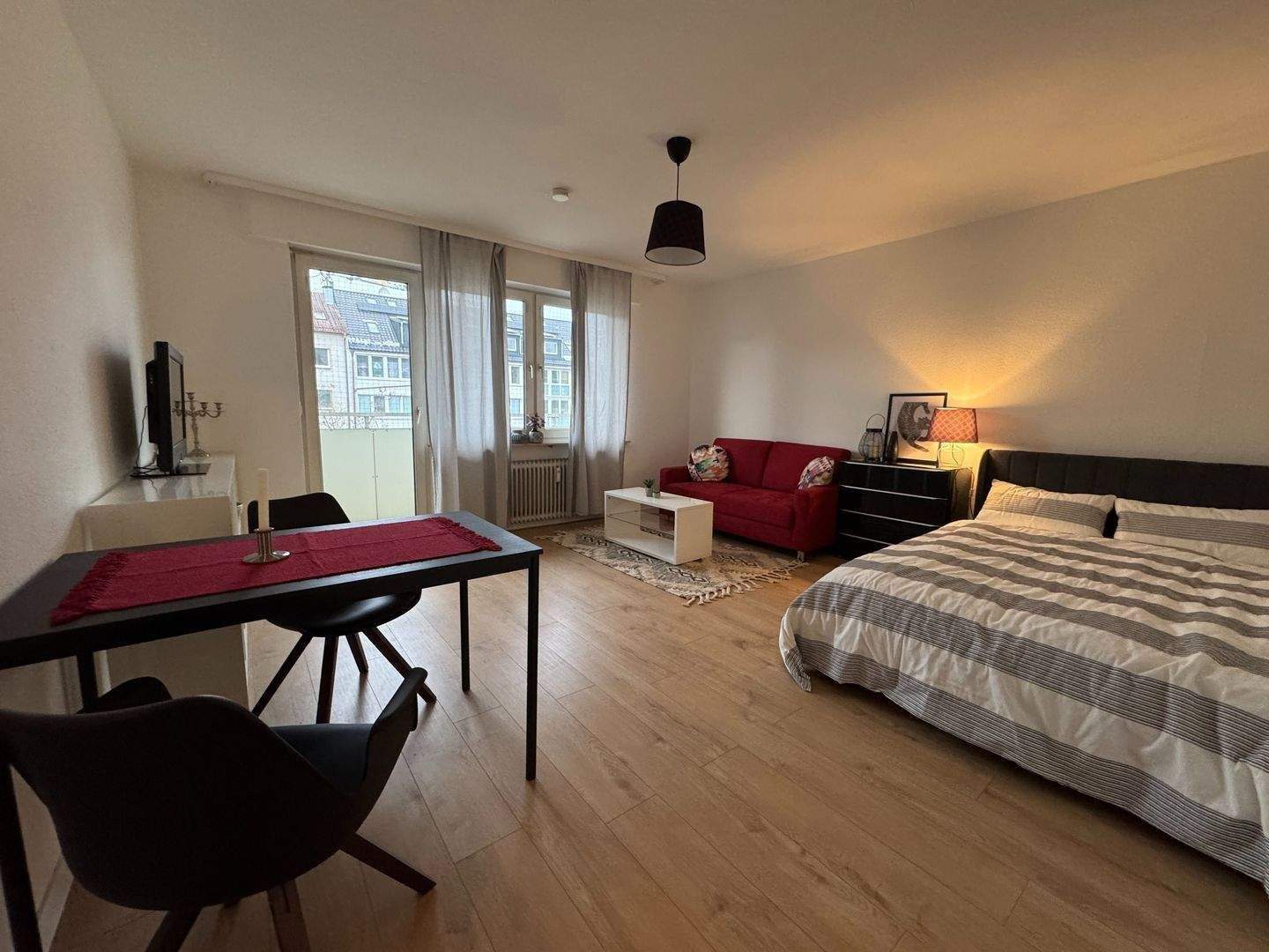 Hochwertig möbliertes 1-Zimmer-Apartment mit Balkon - RATHENAUPLATZ – Nürnberg – Vorschaubild 4