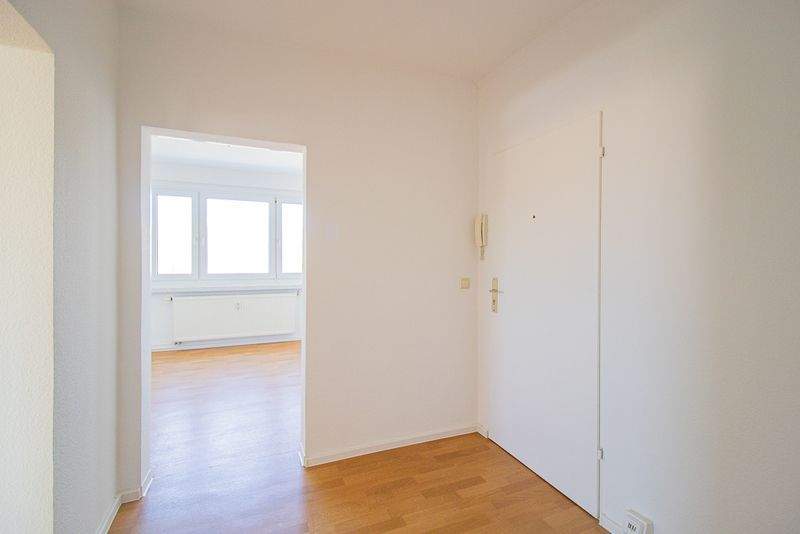 Helle Familienwohnung mit 68 qm + Loggia + PkW- Stellplatz!!! – Chemnitz – Vorschaubild 3