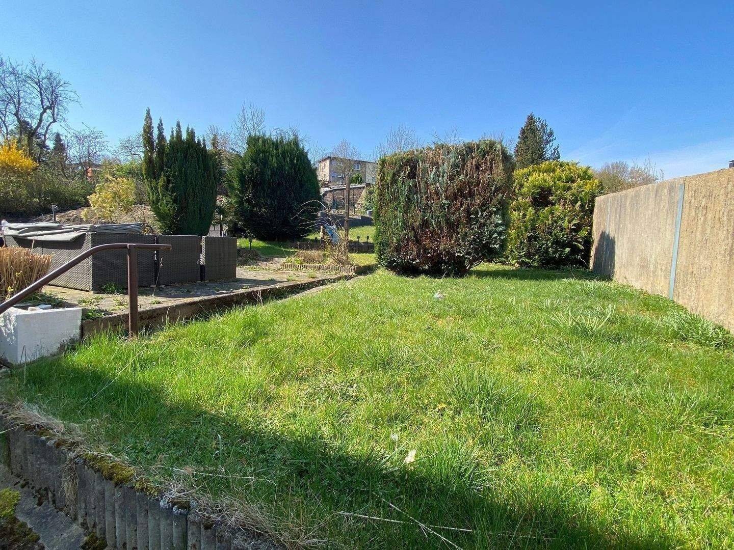 2 Familienhaus mit Garage und 3 PKW- Stellplätzen in ruhiger Sackgasse von Neviges