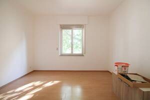 Bezugsfreie Hochparterre-Wohnung mit hohen Decken und zentraler Anbindung – 70374 Stuttgart – Vorschaubild 9