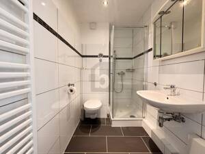 GANZ OBEN MIT HERRLICHEM SONNENBALKON – 23562 Lübeck – Vorschaubild 5