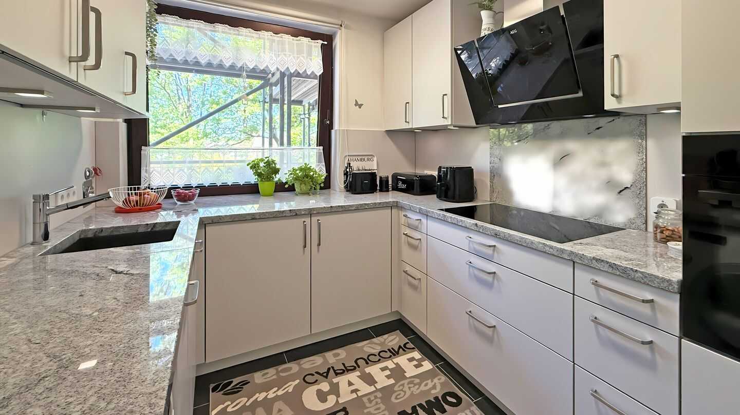 Großzügige 4-Zimmer-Wohnung mit Loggia, modernisiertem Duschbad und Tiefgaragenstellplatz - Wentzel Dr. – Ahrensburg – Vorschaubild 8