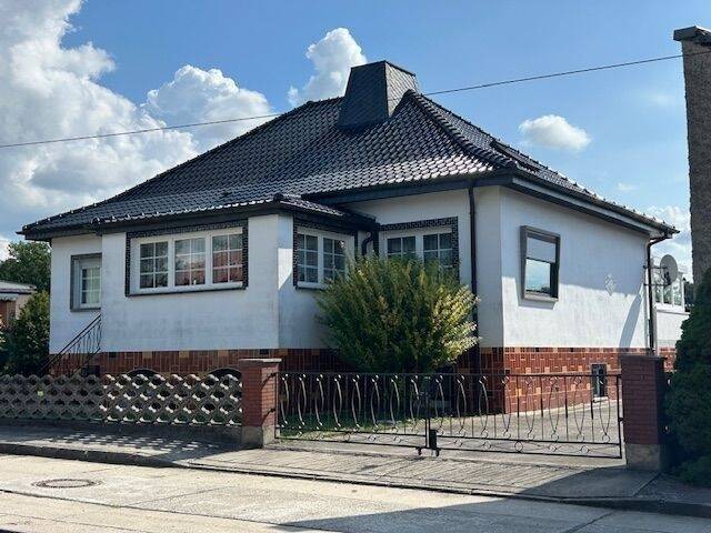 Haus mit Wohnkeller, Dachzimmer und Wintergarten in einer Anliegerstraße auf einen großem Grundstück – Möckern – Vorschaubild 3