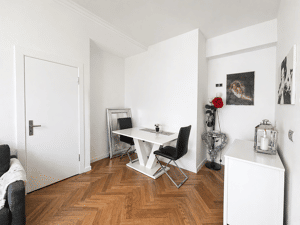 Kompakte Altbauwohnung im Hochparterre mit Süd-Balkon im herrlichen Zooviertel! – 40237 Düsseldorf – Vorschaubild 3