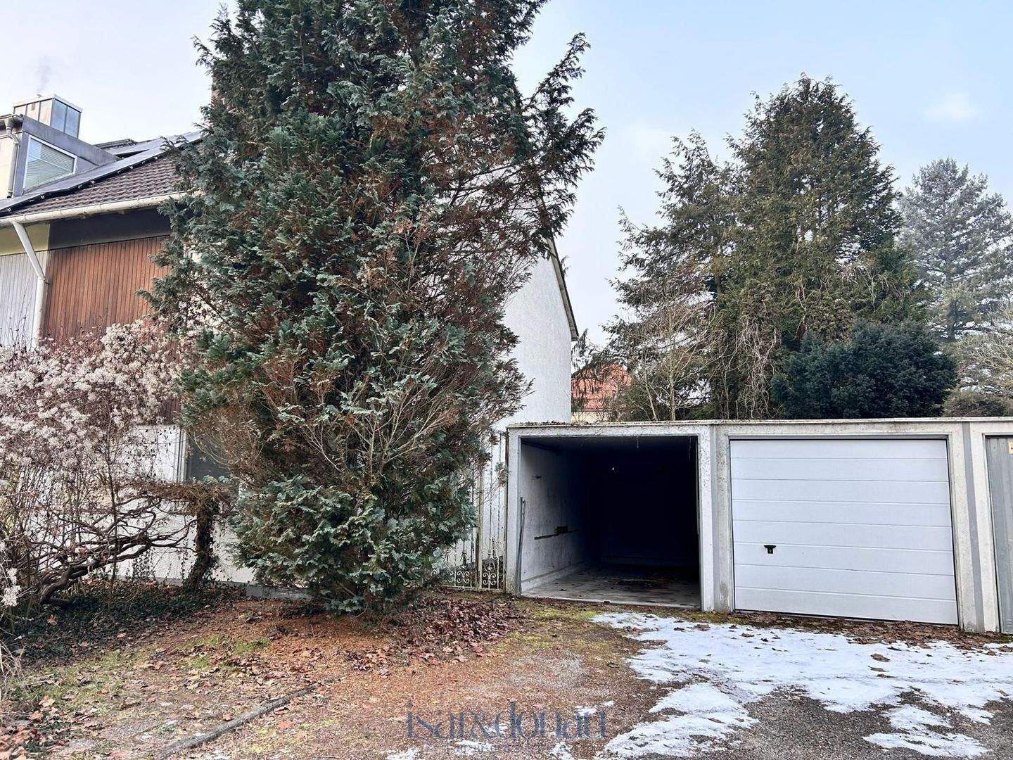 Reihenendhaus in begehrter Lage mit Grundstück und Entwicklungspotenzial in München Obermenzing – München – Bild 1 von 8