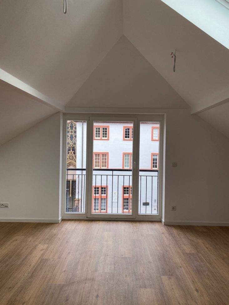 Schöne Dachgeschosswohnung in aufwendig saniertem Altbau zu vermieten – Trier – Vorschaubild 2