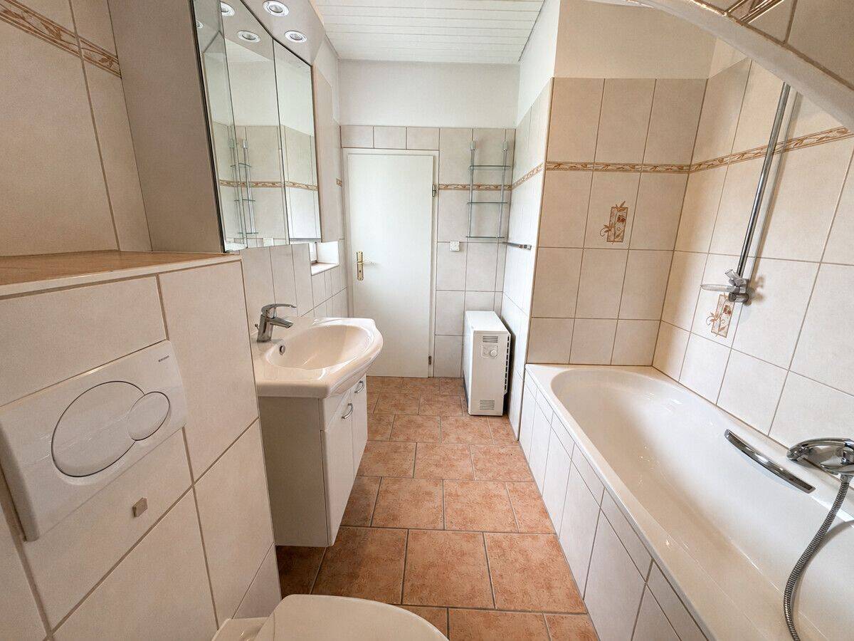 Attraktives Mehrfamilienhaus auf großem Grundstück mit Entwicklungspotenzial – Kassel – Vorschaubild 5