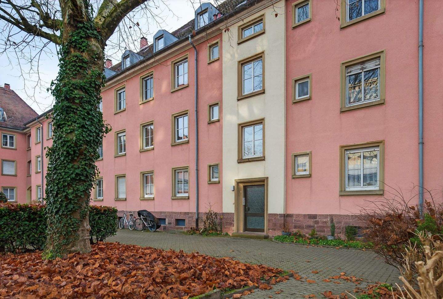 Vermietete 3-Zimmer-Wohnung mit Balkon und Mansarde - attraktive Kapitalanlage in Karlsruhe-Mühlburg – Karlsruhe – Bild 1 von 9
