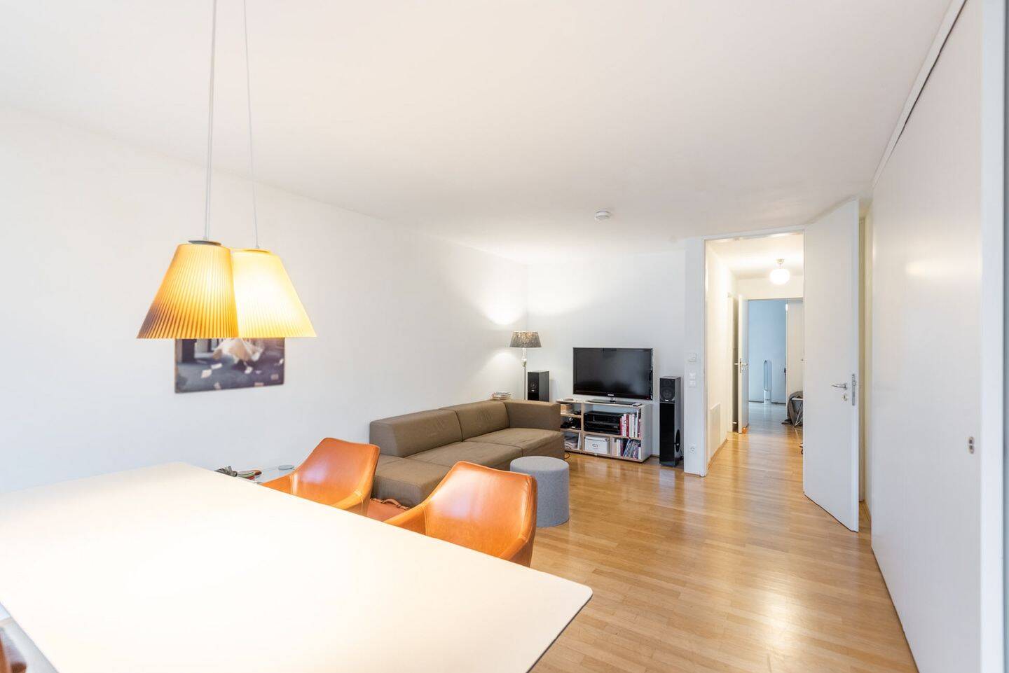 AIGNER - Ruhe im Herzen der Maxvorstadt: 2-Zimmer-Wohnung mit Balkon – München – Vorschaubild 3