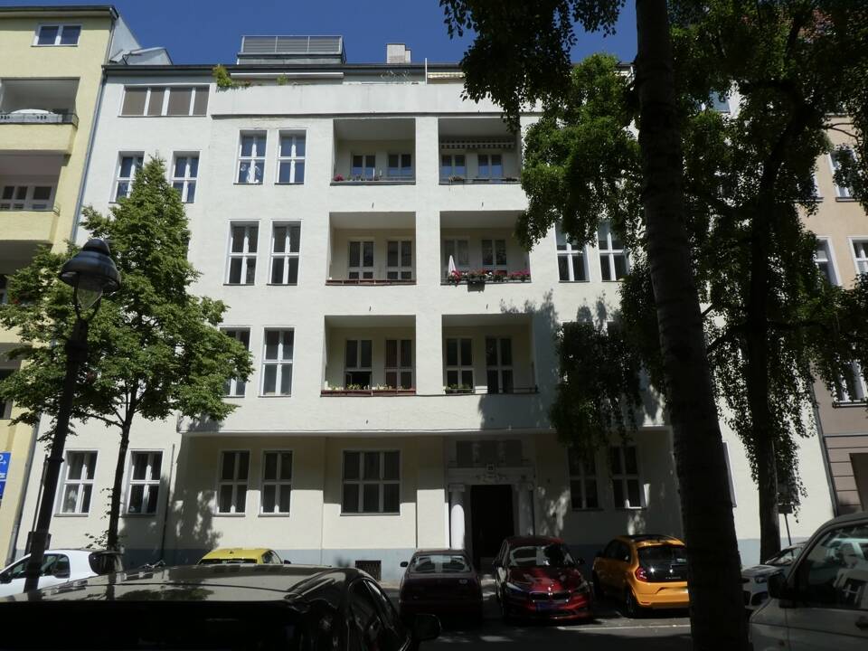 Lichtdurchflutete Altbauwohnung im Seitenflügel aus 1910!