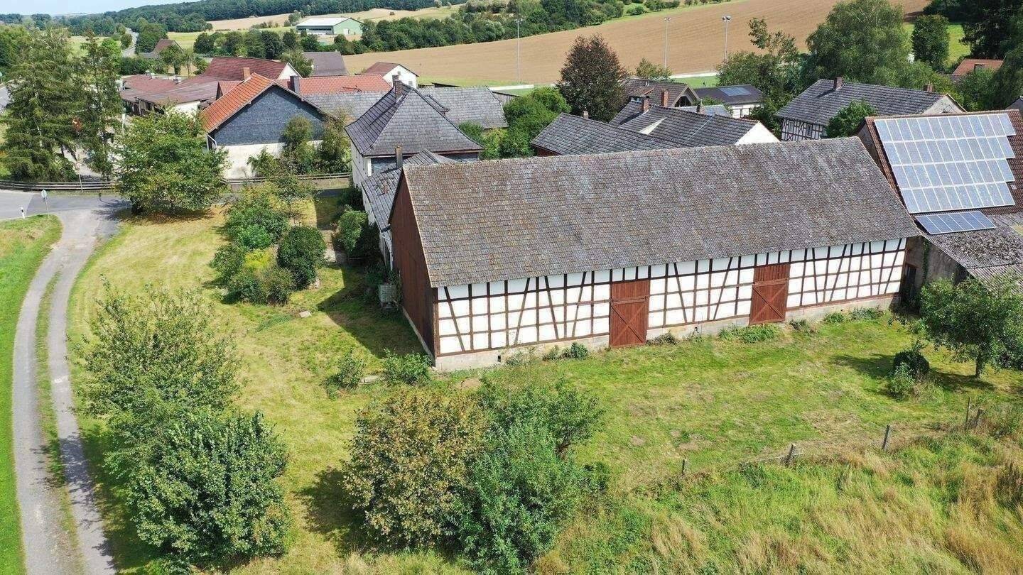 TRAUMHAFTER MÄRCHEN DREISEITENHOF + WOHNHAUS + WOHNUNG (18 PFERDEBOXEN MÖGLICH) oder BAUTRÄGEROBJEKT FÜR WOHNUNGSBAU oder GASTRO FACHWERK REITERHOF – Itzgrund – Vorschaubild 4