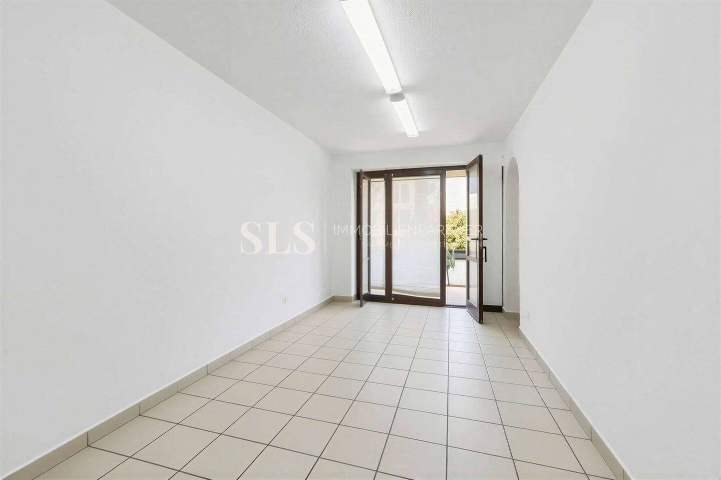 Wohnen mit Gartenidylle - Erdgeschosswohnung mit Terrasse, Garten und Garage – Oberhausen – Vorschaubild 3