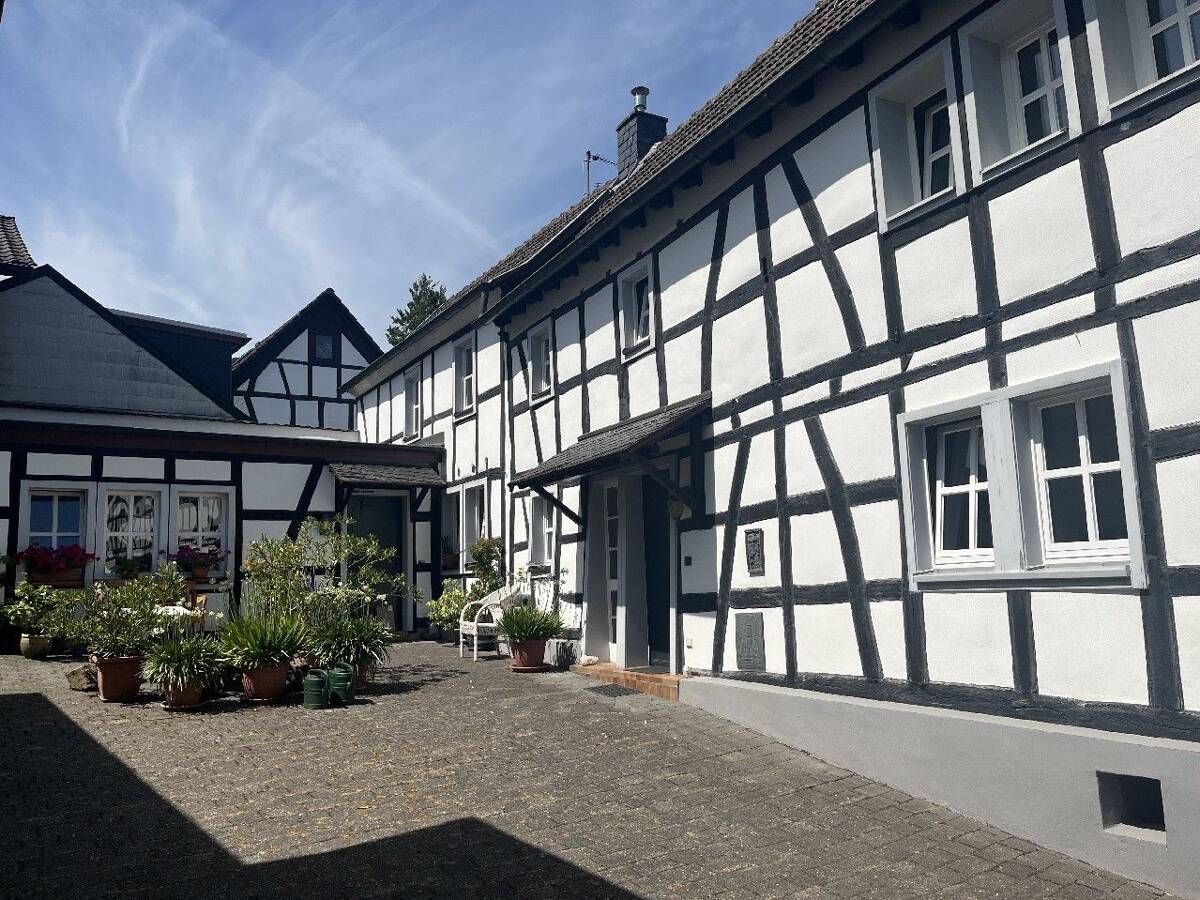 Liebhaber aufgepasst! Charmantes Fachwerkhaus in Bad Godesberg-Muffendorf – 53177 Bonn – Bild 1 von 9