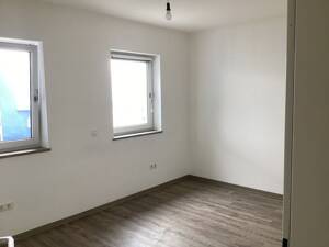 Renovierte 2-Zimmer-Wohnung im Erdgeschoss mit kleinem Garten und Terrasse – 91058 Erlangen – Vorschaubild 4