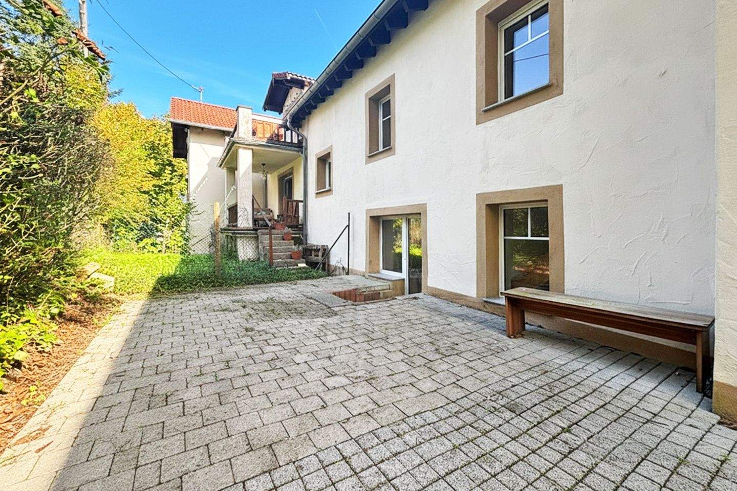 Einfamilienhaus + zwei ca. 50 m² große Wohnungen in attraktiver Lage + top Anbindung nach Luxemburg! – Trierweiler – Vorschaubild 6