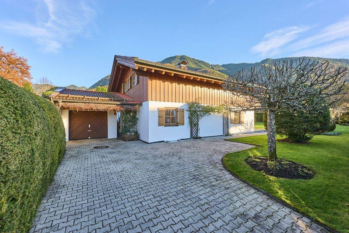 Ihr Rückzugsort am Tegernsee: Elegantes Haus in Traumlage – Rottach-Egern – Bild 1 von 9