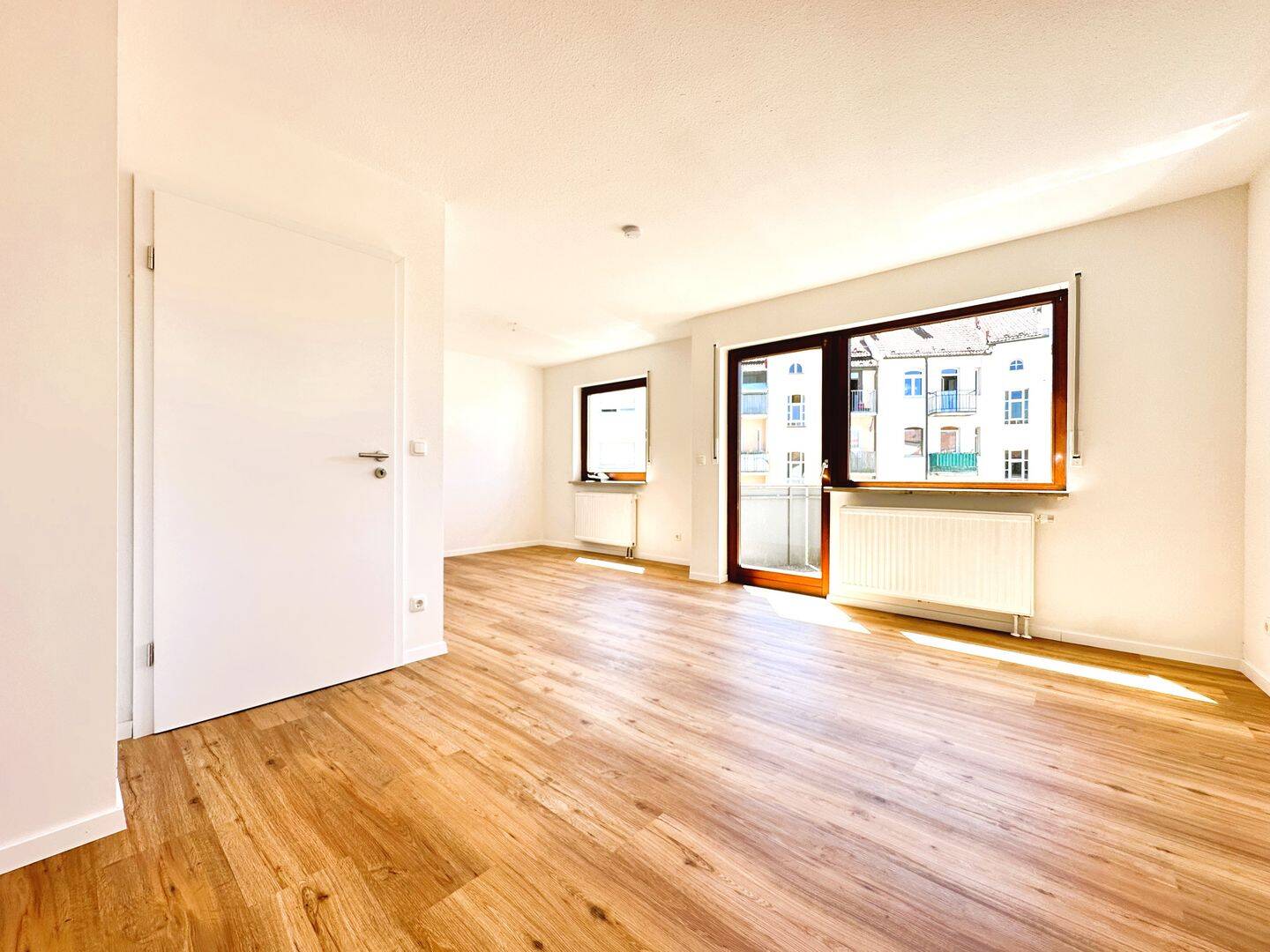 ... ZENTRALE LAGE MIT "WEITBLICK" ... 2-ZIMMER-WOHNUNG MIT BALKON ... – Nürnberg – Vorschaubild 3