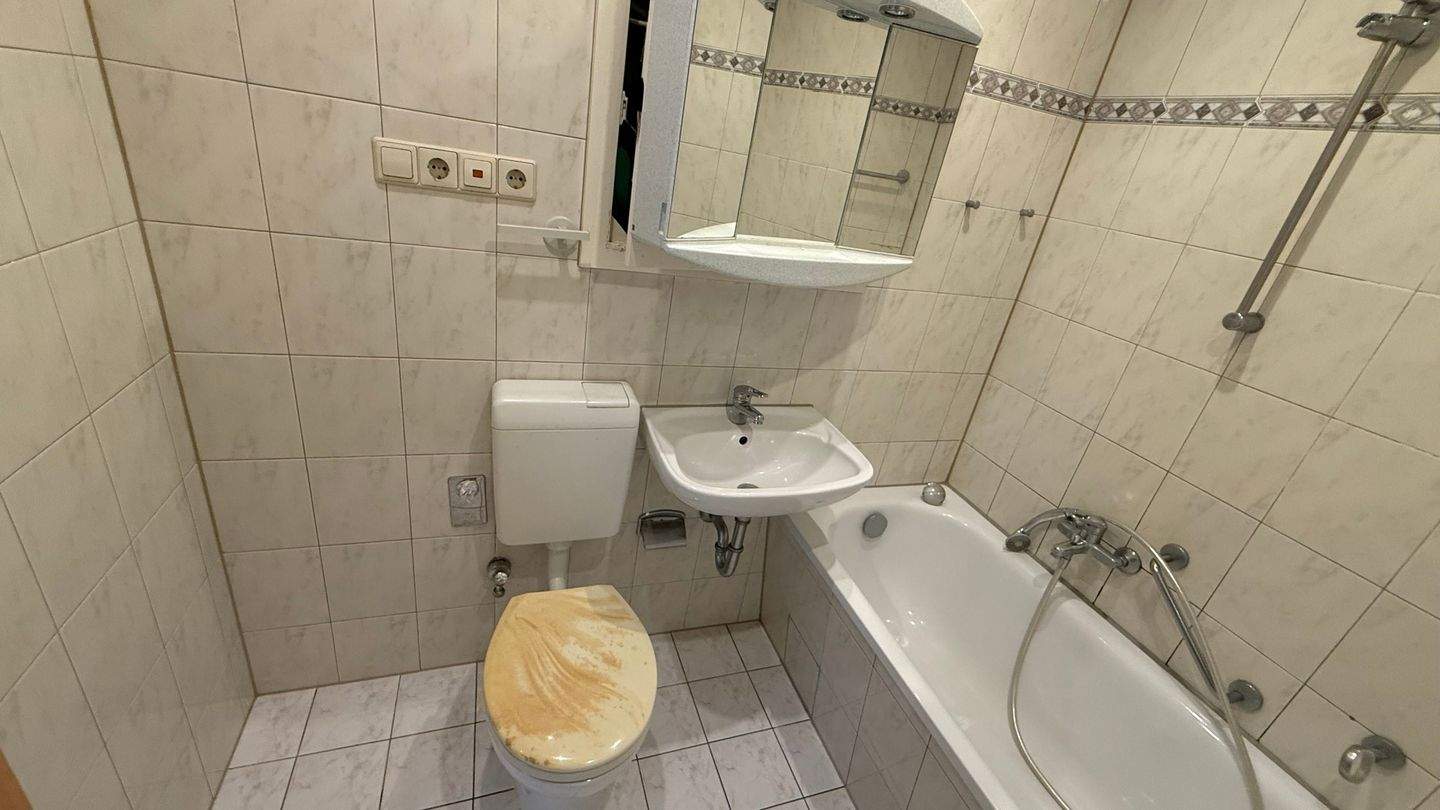 Einbauküche mögl. ! Mit dem Aufzug ins 2.OG - Südbalkon - helle Zimmer u.v.m. – Chemnitz – Vorschaubild 8