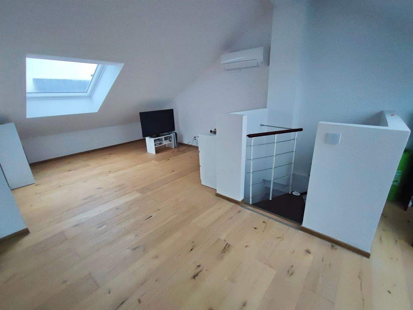 Gostenhof ! Helle chice u. moderne 2-Zi.-Maisonette-Whg. 70 m²,hochw. Einbauküche, Klimaanlage, 4.OG mit Aufzug. – Nürnberg – Vorschaubild 4