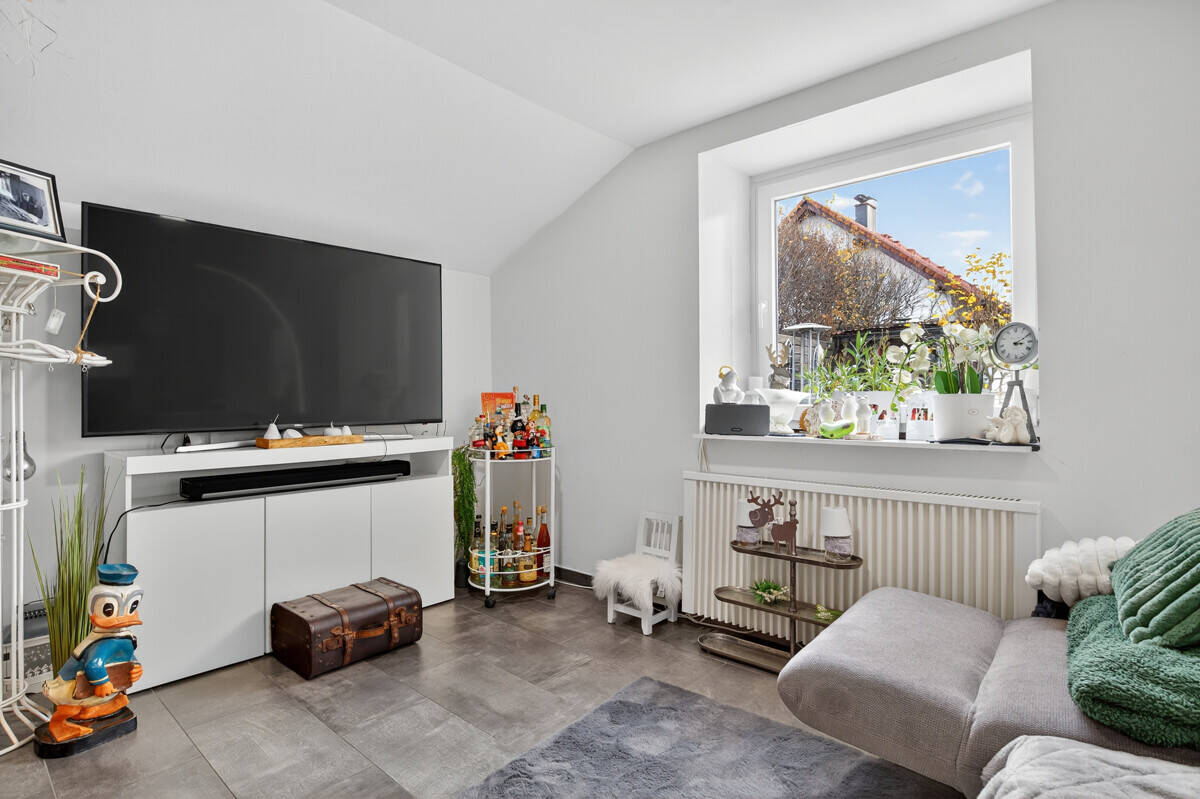 Provisionsfrei: Neuwertiges Einfamilienhaus mit PV-Anlage, Garten und Carports – Bad Herrenalb – Vorschaubild 4