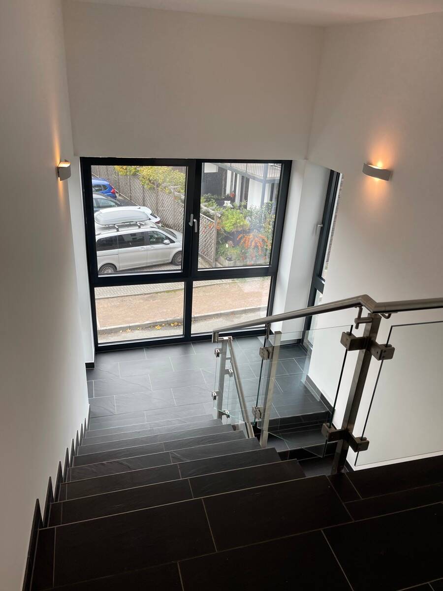 Bezugsfreie Penthousewohnung mit Balkon und Stellplatz – Hamburg – Vorschaubild 4