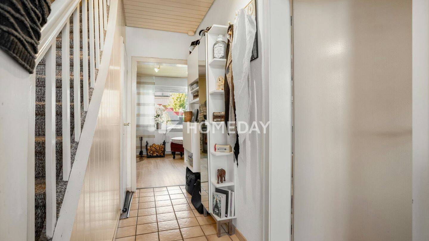 Charmantes Reihenendhaus mit Kamin, Pool und Garten - Wohnen mit Geschichte und Komfort – Bottrop – Vorschaubild 9