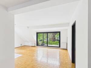 Lichtdurchflutete Dachgeschoss-Maisonettewohnung in einer ruhigen Anliegerstraße in Köln-Junkersdorf – 50858 Köln – Vorschaubild 2