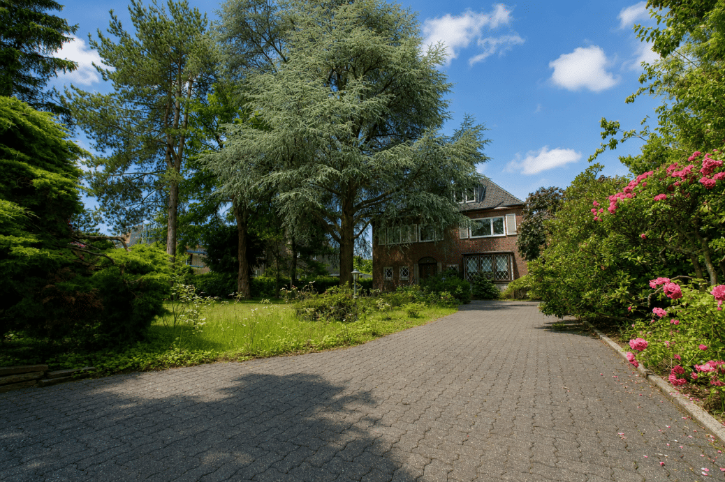Seltene Gelegenheit - Stilvolle Villa mit außergewöhnlichem Gartenparadies in Alt-Meererbusch – Meerbusch – Vorschaubild 2