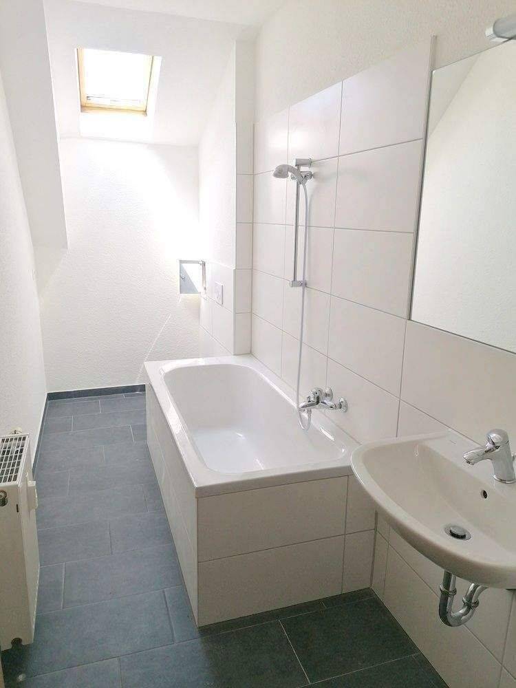 !! 3-Zimmer-Dachgeschosswohnung mit Einbauküche !! – Chemnitz – Vorschaubild 5