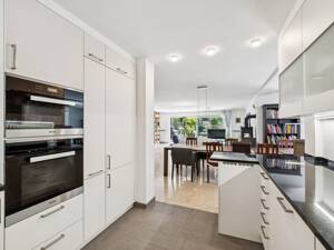 Stilvolle Doppelhaushälfte mit schönem Garten und Außenpool in begehrter Lage von München-Trudering – 81825 München – Vorschaubild 7