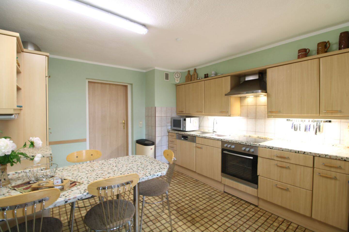 Einziehen und entspannen: Einfamilienhaus mit Ferienwohnung, Gewerbefläche und gepflegtem Garten – Garz/Rügen – Vorschaubild 3